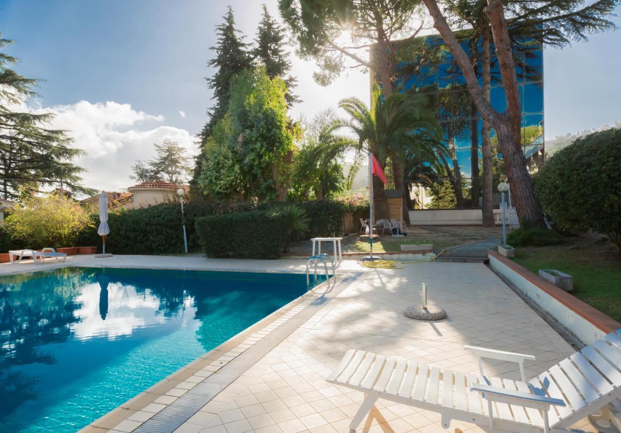 Appartement I Giardini Del Sole Con Piscina By Wonderful Italy à San Remo Extérieur photo